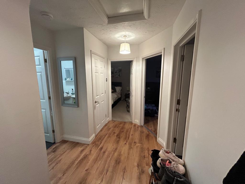 Hallway A - 17 Cobham Close.jpg