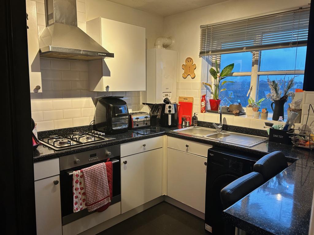 Kitchen B - 17 Cobham Close.jpg