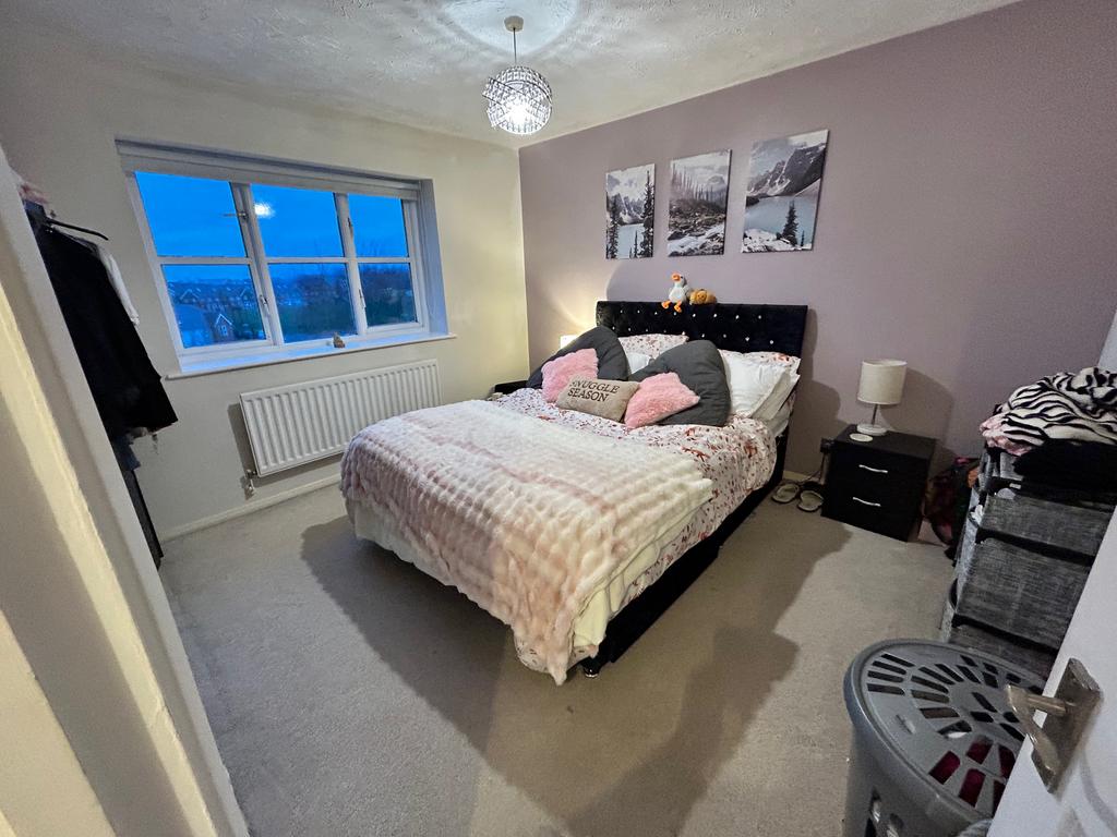 Bedroom A - 17 Cobham Close.jpg