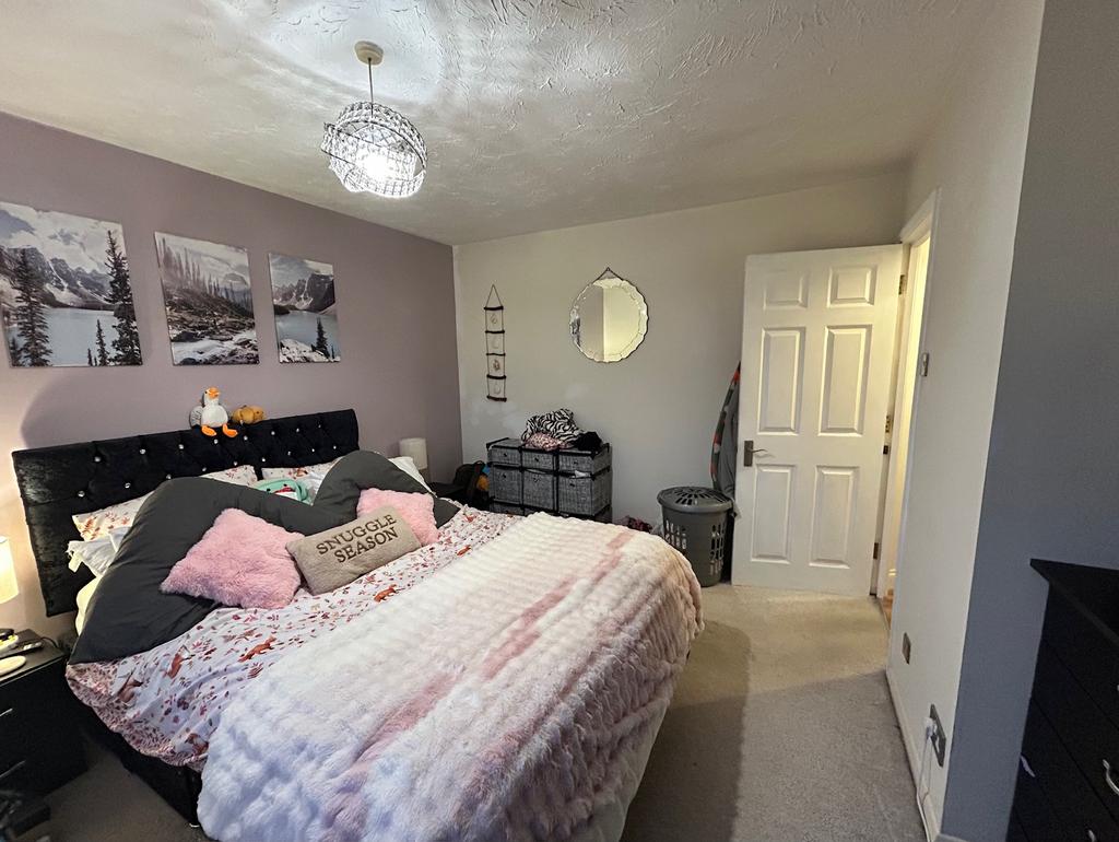 Bedroom - 17 Cobham Close.jpg