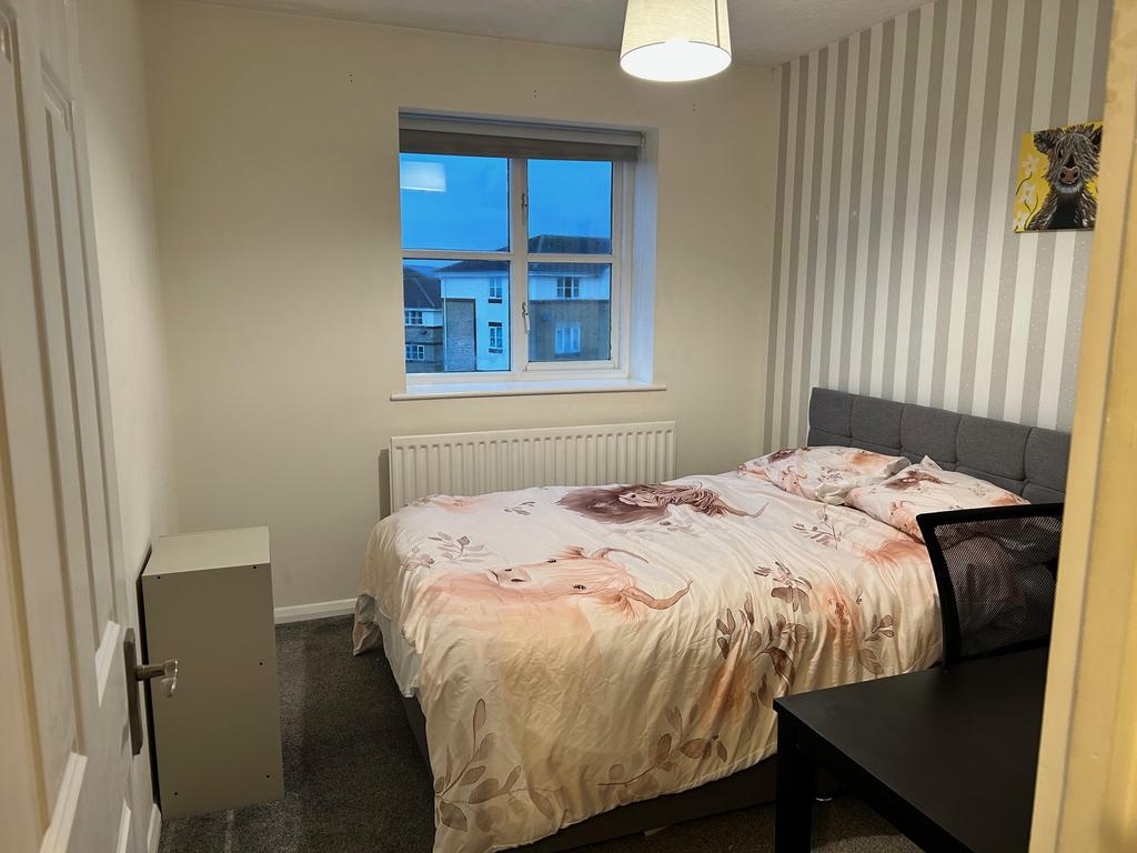 Bedroom 1a - 17 Cobham Close.jpg