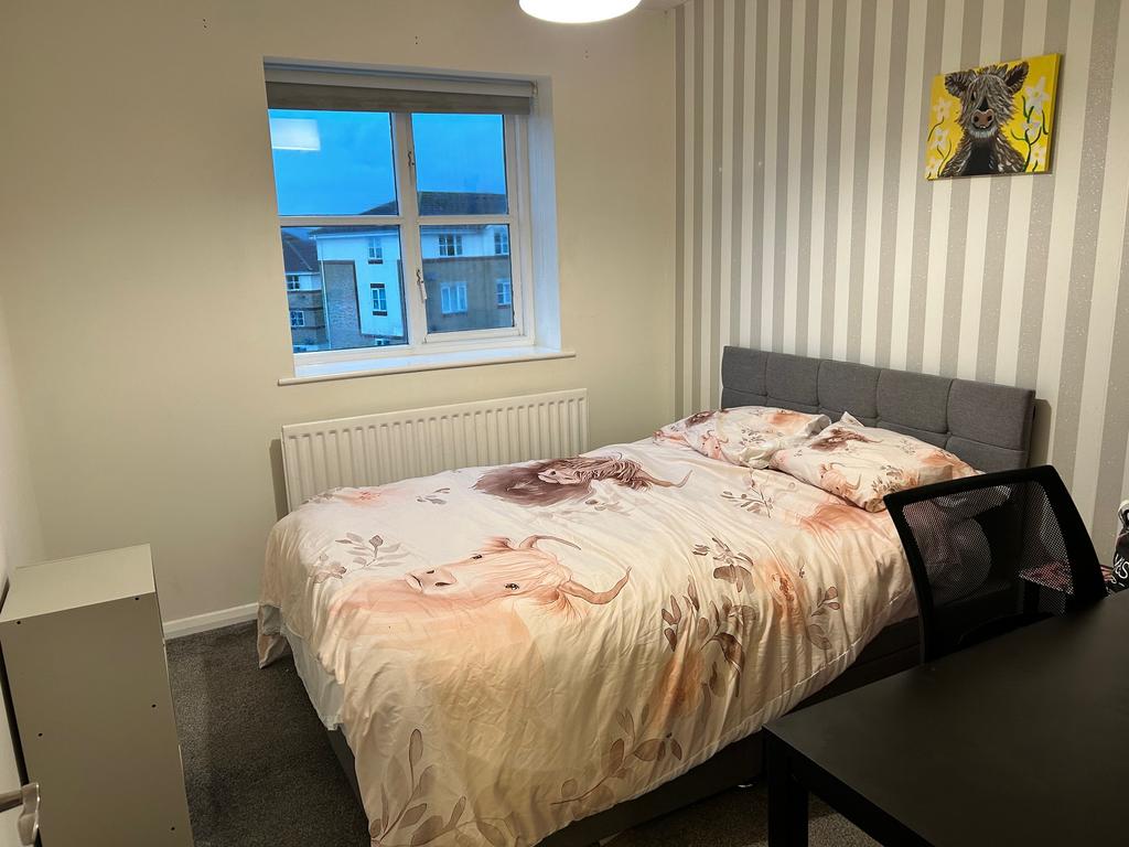 Bedroom 1 - 17 Cobham Close.jpg