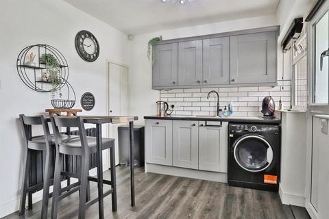 3 bedroom end of terrace house for sale, Dawlish Grove, LEEDS