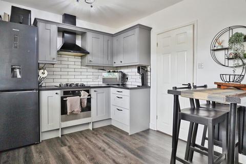 3 bedroom end of terrace house for sale, Dawlish Grove, LEEDS