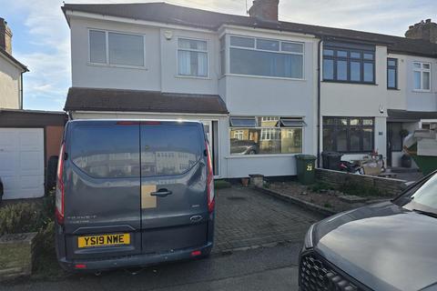 undefined, Chestnut Avenue, Hornchurch RM12
