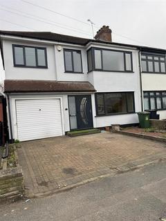 4 bedroom house to rent, Chestnut Avenue, Hornchurch RM12