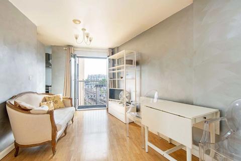 Studio to rent, Millstone Close, London E15