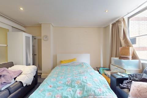 3 bedroom apartment to rent, Printers Inn Court, London, EC4A 1LR, London,, EC4A 1LR