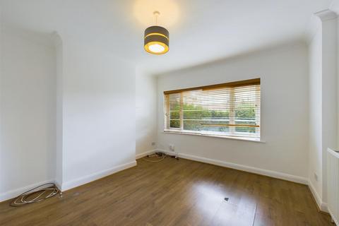 2 bedroom maisonette to rent, Northdown Close, Ruislip HA4