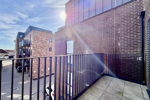 1 bedroom apartment to rent, 369 Staines Road, Hounslow TW4