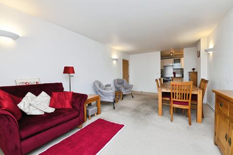 2 bedroom flat to rent, New Road, Brentwood, CM14