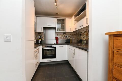 2 bedroom flat to rent, New Road, Brentwood, CM14