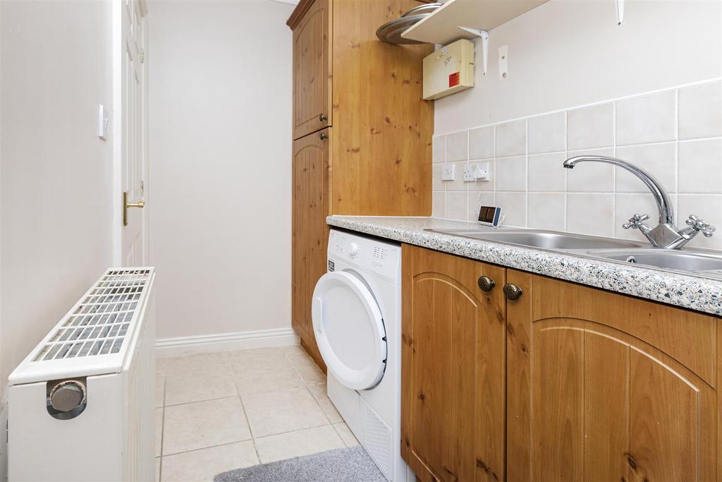 Bramleys Estate Agents - Springhall Gardens - Hudd