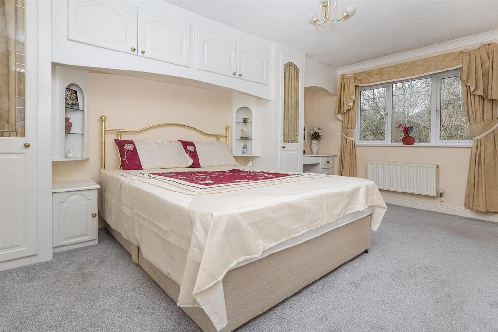 Bramleys Estate Agents - Springhall Gardens - Hudd