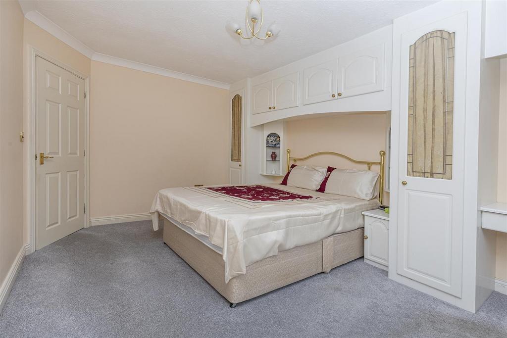 Bramleys Estate Agents - Springhall Gardens - Hudd