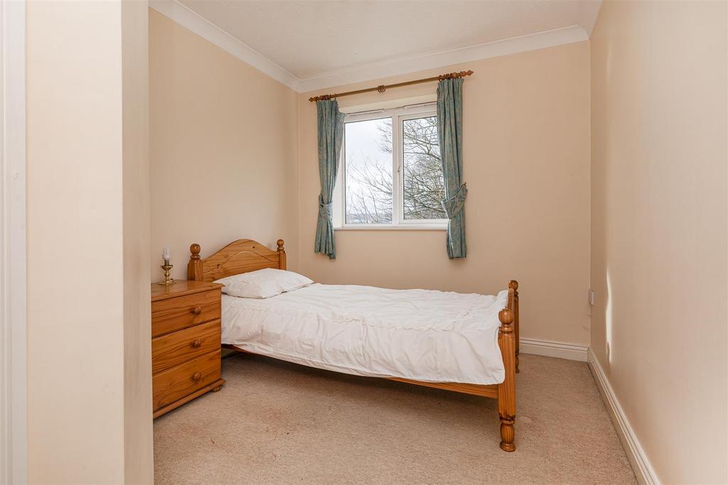 Bramleys Estate Agents - Springhall Gardens - Hudd