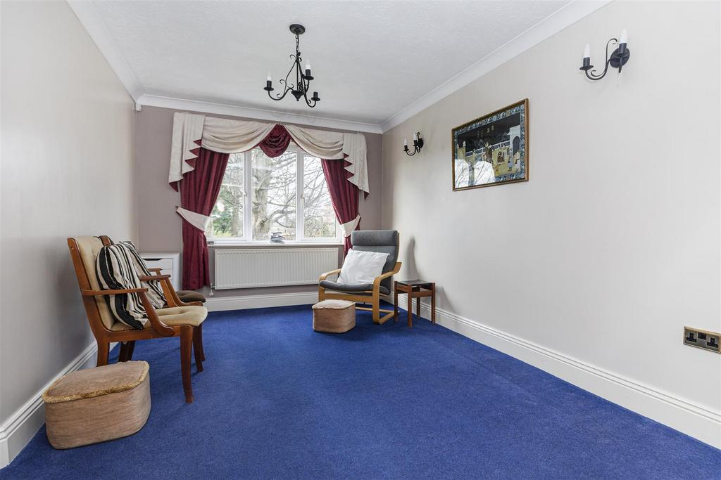 Bramleys Estate Agents - Springhall Gardens - Hudd