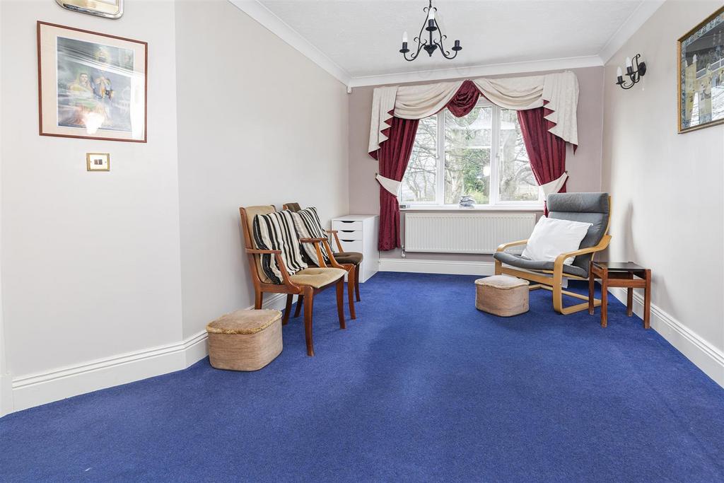 Bramleys Estate Agents - Springhall Gardens - Hudd