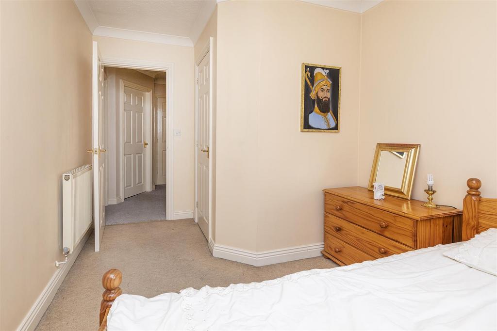 Bramleys Estate Agents - Springhall Gardens - Hudd