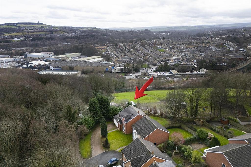 Bramleys Estate Agents - Springhall Gardens - Hudd