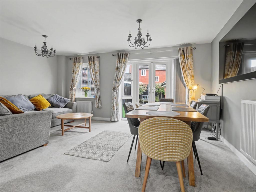 Sitting/dining room