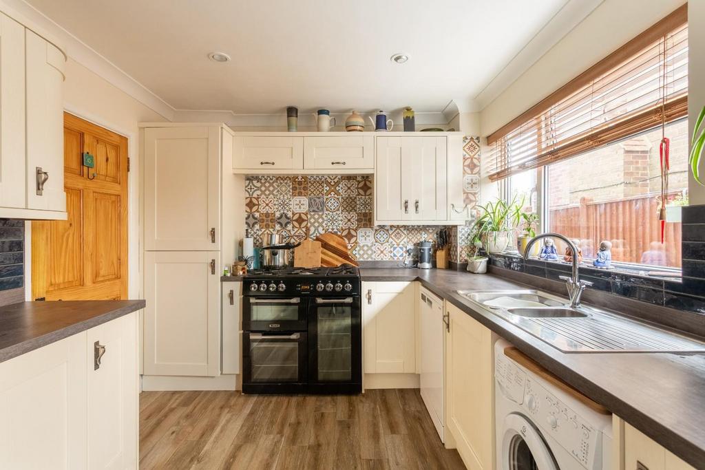 Kitchen (1).jpg