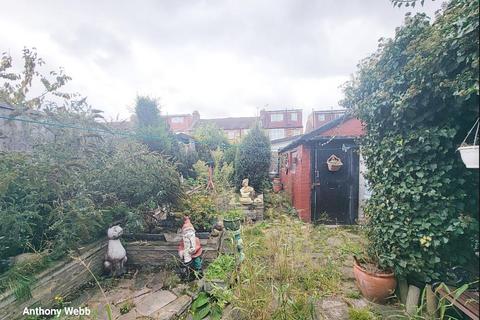 3 bedroom end of terrace house for sale, Evesham Road, New Southgate, London N11