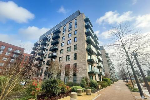 3 bedroom flat to rent, Greenleaf Walk, Southall UB1