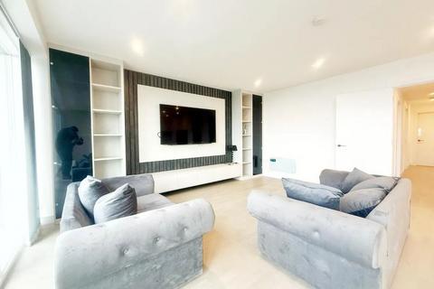 3 bedroom flat to rent, Greenleaf Walk, Southall UB1