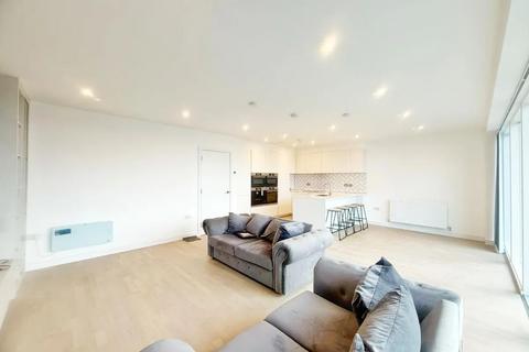 3 bedroom flat to rent, Greenleaf Walk, Southall UB1