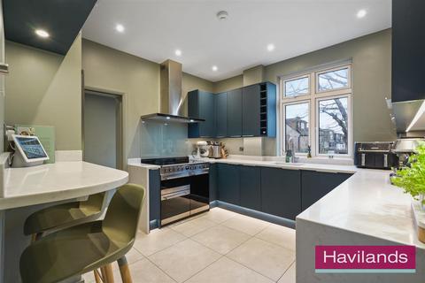 4 bedroom semi-detached house for sale, Oakwood Crescent, London