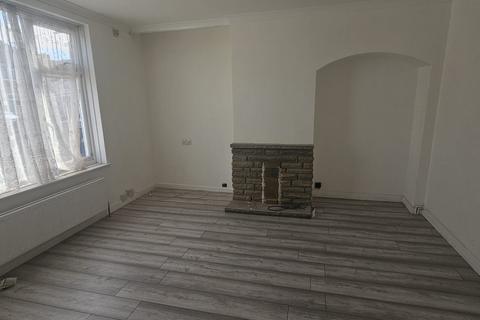 2 bedroom semi-detached house to rent, Canonsleigh Road, Dagenham RM9