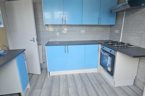 2 bedroom semi-detached house to rent, Canonsleigh Road, Dagenham RM9
