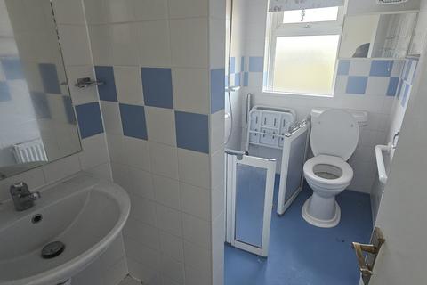 2 bedroom semi-detached house to rent, Canonsleigh Road, Dagenham RM9