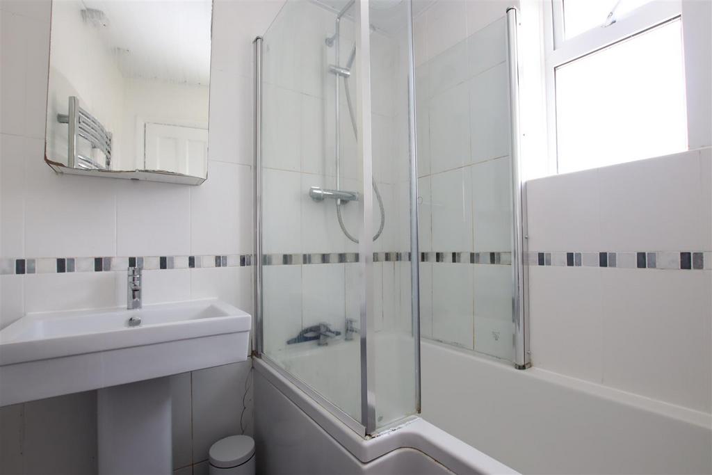 Bathroom (2).JPG