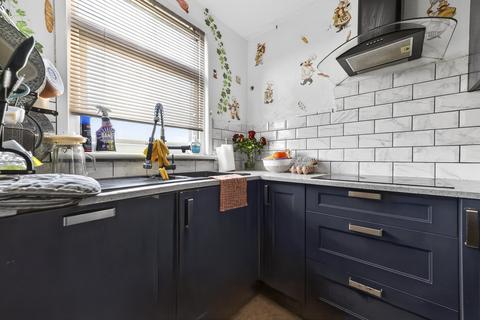 4 bedroom end of terrace house for sale, The Crescent, Greenhithe, DA9