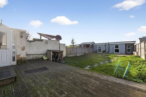 4 bedroom end of terrace house for sale, The Crescent, Greenhithe, DA9