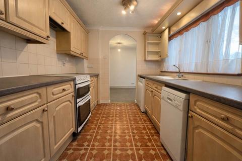 3 bedroom terraced house to rent, Bodmin Road, Luton LU4