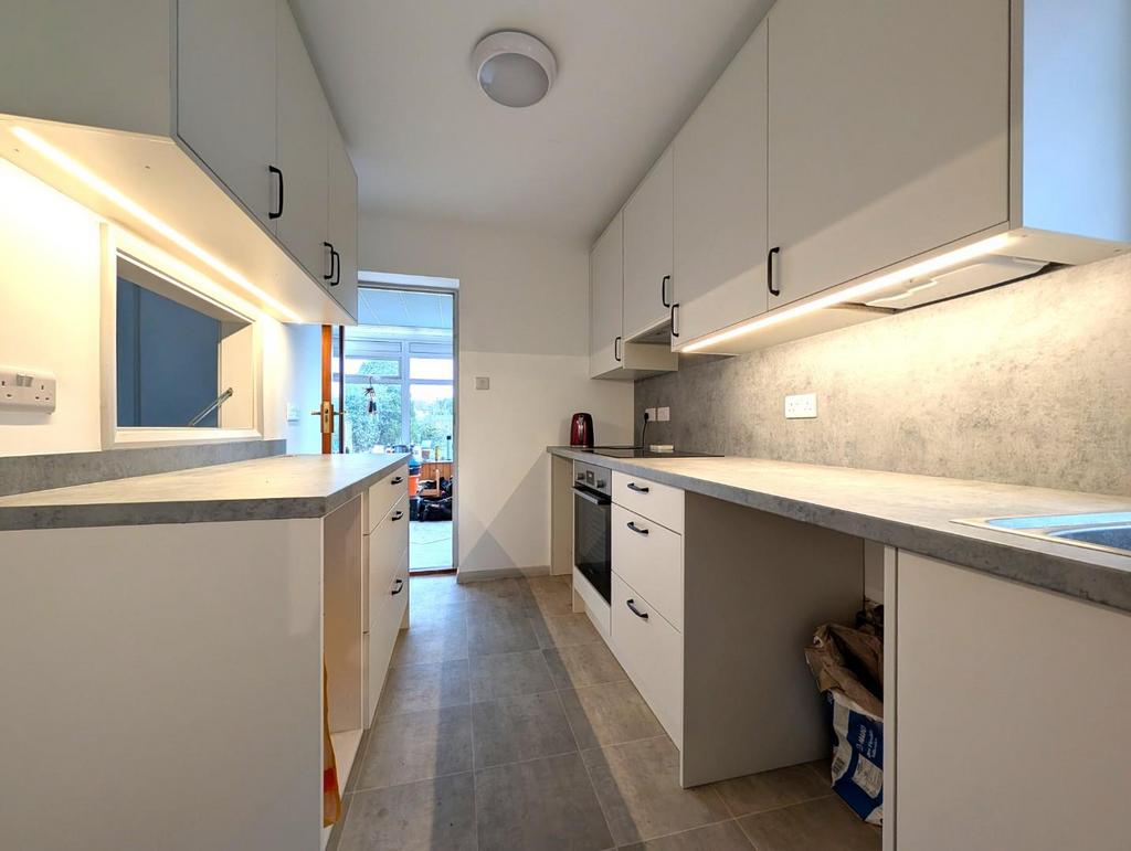 Kitchen 2.jpg