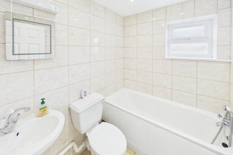 2 bedroom apartment to rent, Money Row Green, Holyport, Berkshire, SL6