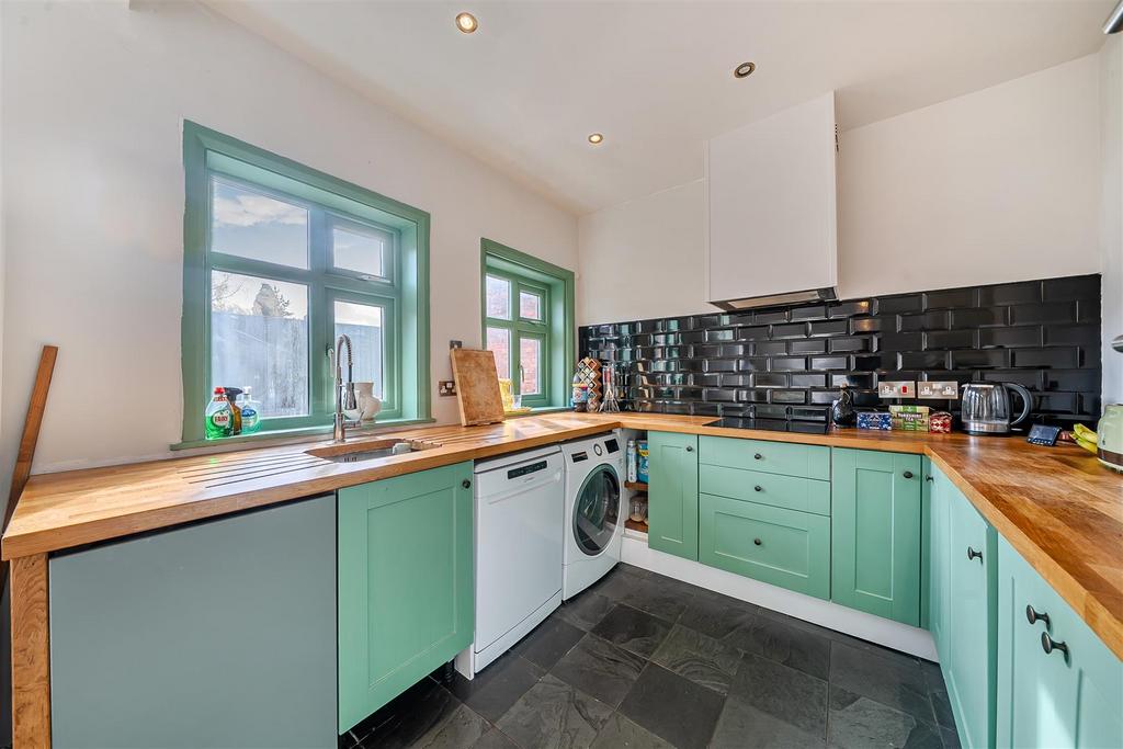 Kitchen1.jpg