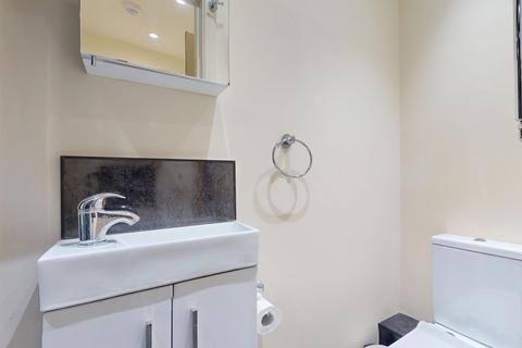 Studio to rent, Anson Road