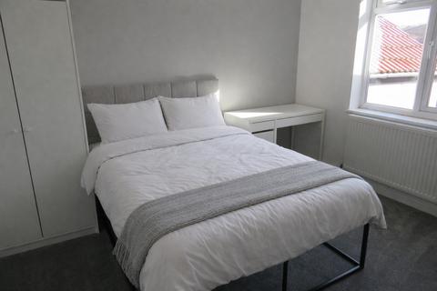 4 bedroom terraced house to rent, Southmead Road, Bristol, BS10