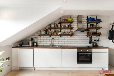 1 bedroom flat for sale, Lower Clapton Road, London