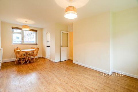 2 bedroom flat to rent, Henty Close, London, SW11
