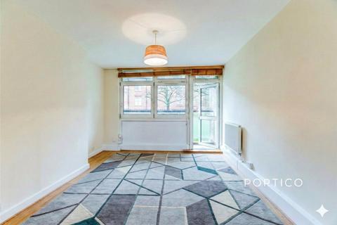 2 bedroom flat to rent, Henty Close, London, SW11
