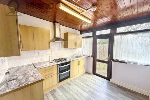 3 bedroom end of terrace house to rent, Wolsey Avenue, East Ham, E6 6HF