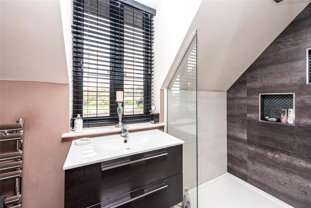 En Suite Shower Rm