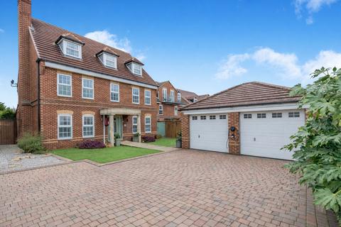 6 bedroom detached house for sale, Hartshead Court, Liversedge, West Yorkshire, WF15