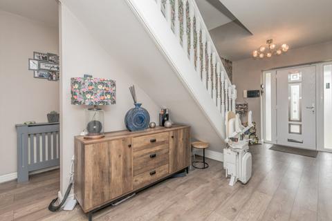6 bedroom detached house for sale, Hartshead Court, Liversedge, West Yorkshire, WF15